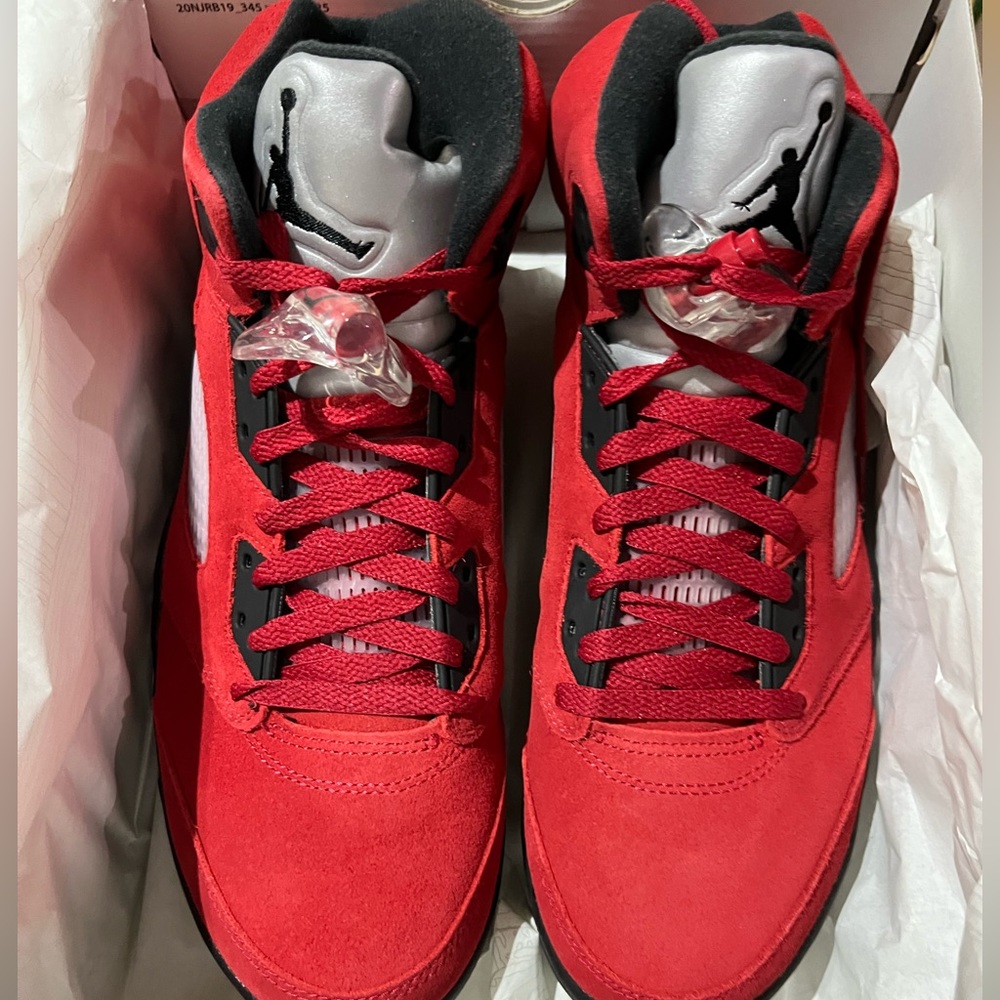 Dead stock Jordan 5 Ranging Bull Red Size 10